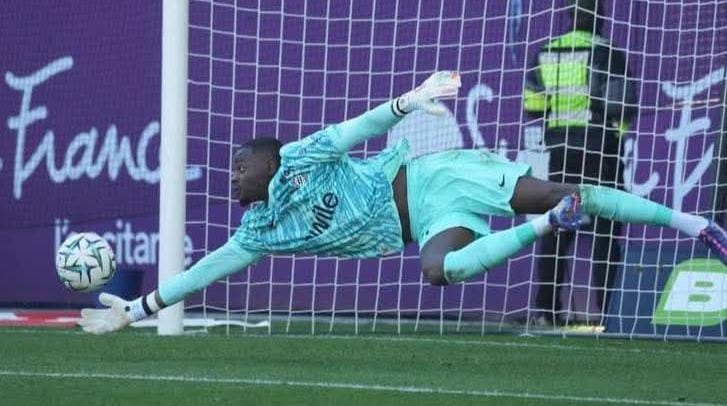 Simon Ngapandouetnbu : Zoumana Camara satisfait de la progression du gardien camerounais à Montpellier