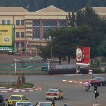 Un nouveau-né sauvé d'une fosse septique à Bafoussam : un "miracle" met en lumière la détresse sociale au Cameroun