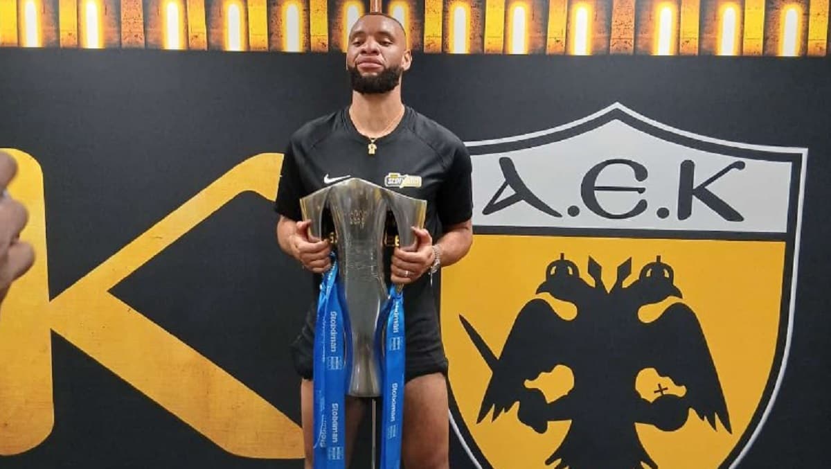 After Public Criticism, Narcisse Mouelle Kombi Congratulates Harold Moukoudi on Greek Title