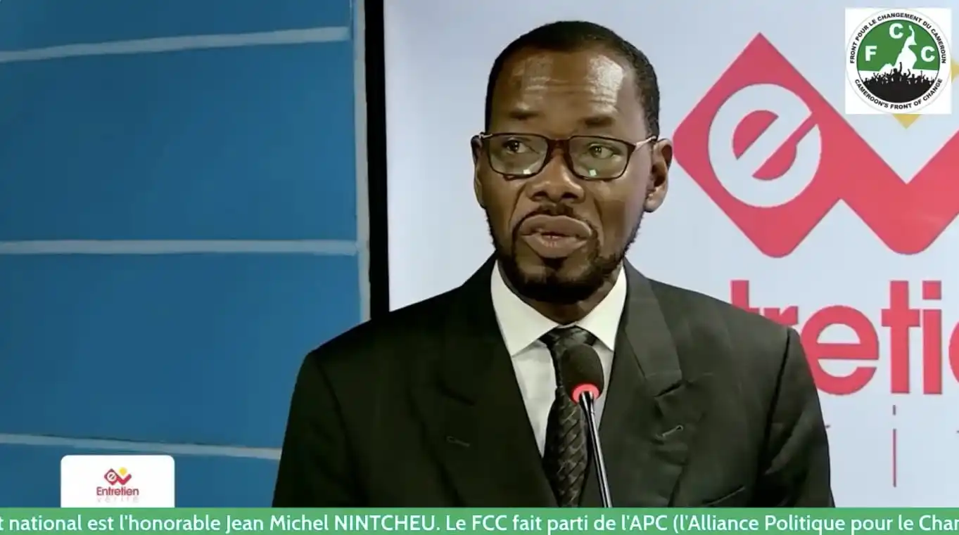 Cameroun : Me Emmanuel Simh critique la rénovation de la statue de Biya au détriment des élections