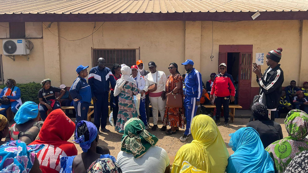 Les « Amazones » de l'université de Ngaoundéré offrent des dons aux femmes détenues à la prison centrale