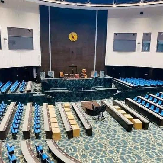 Cameroun : Prolongation du mandat des députés, contexte politique tendu et réformes constitutionnelles en vue